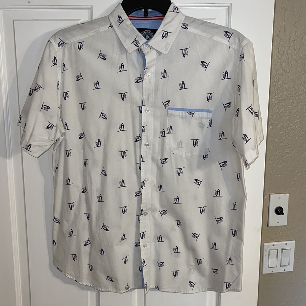 Mens short sleeve button down. Size Large.